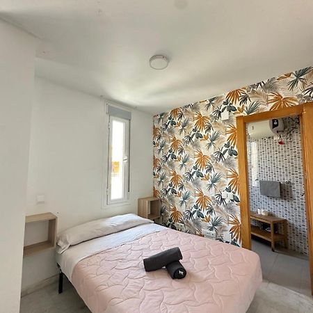 Apartamentos Playa Huelin Малага Екстериор снимка