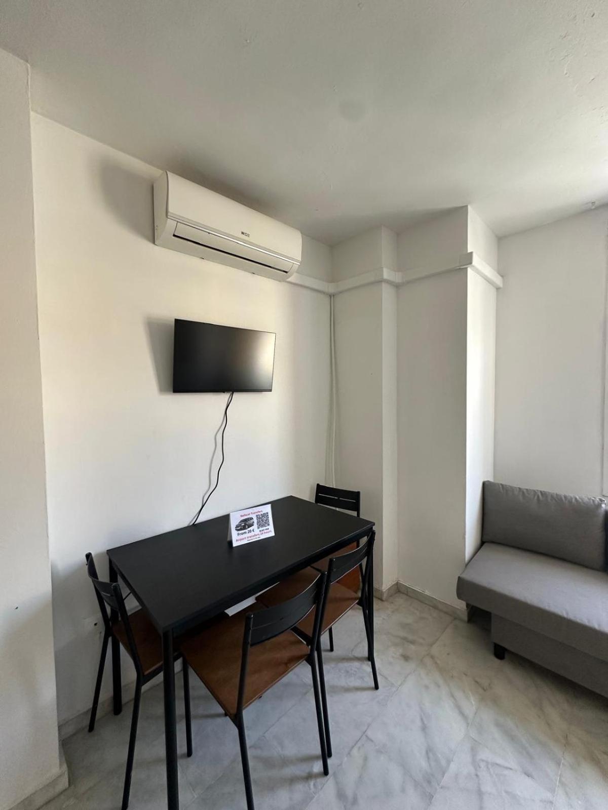 Apartamentos Playa Huelin Малага Екстериор снимка