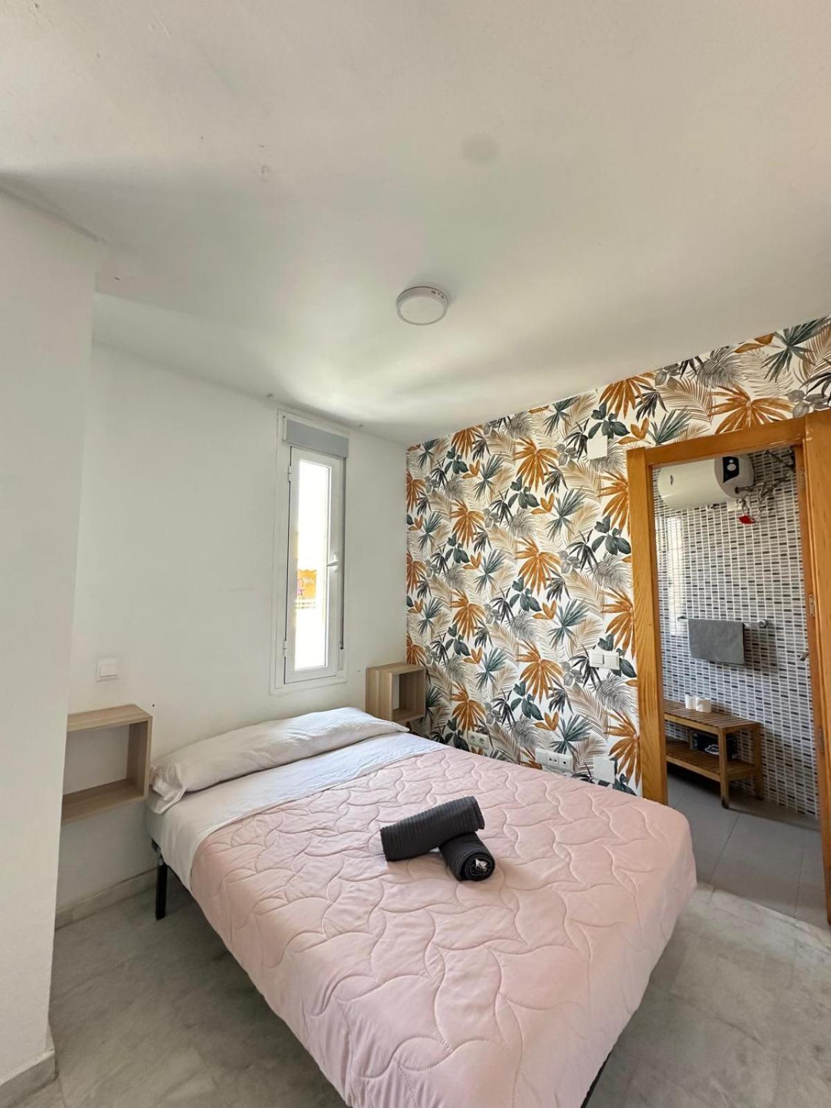 Apartamentos Playa Huelin Малага Екстериор снимка