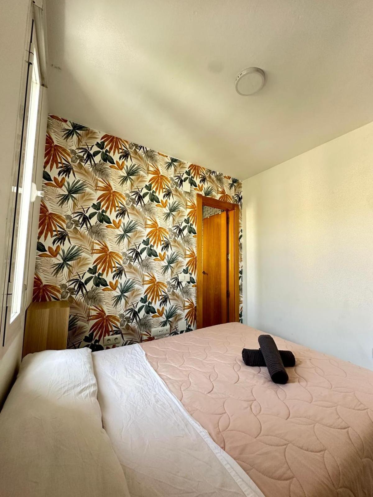 Apartamentos Playa Huelin Малага Екстериор снимка